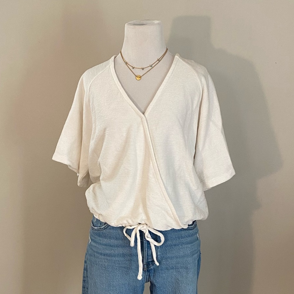 Madewell cream textured ribbed cross top with tie. Short sleeve size XL